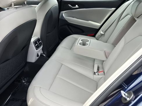 Used 2023 Genesis G70 2.0T RWD image 11