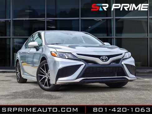 Used 2023 Toyota Camry SE image 1