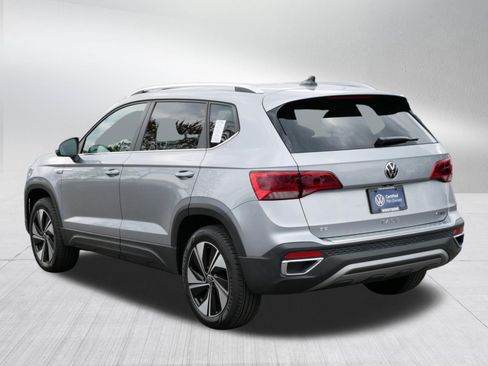 Certified 2023 Volkswagen Taos SE w/ Panoramic Sunroof Package AWD/4WD image 5