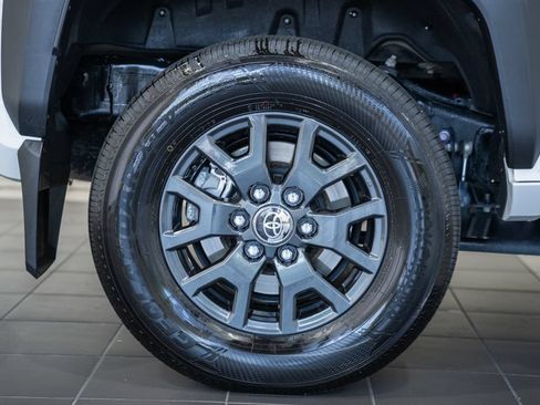 Used 2025 Toyota 4Runner SR5 AWD/4WD image 17