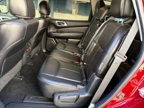 Used 2019 Nissan Pathfinder Platinum AWD/4WD image 14