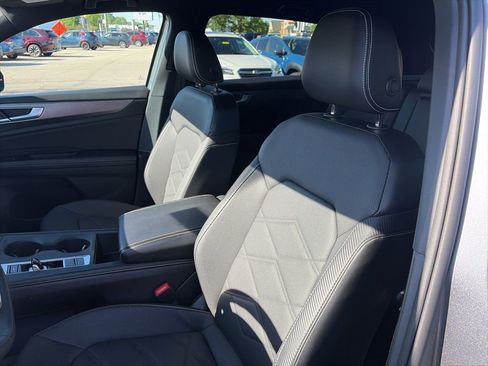 Used 2024 Volkswagen Atlas Cross Sport SE AWD/4WD image 14