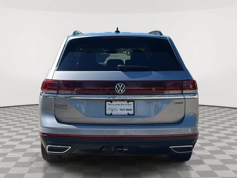 Used 2025 Volkswagen Atlas SE AWD/4WD image 6