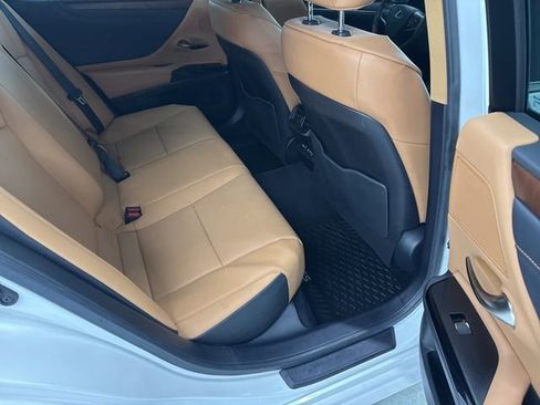 Used 2024 Lexus ES 250 w/ Premium Package image 26