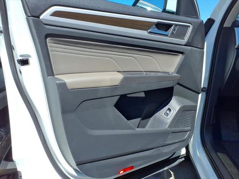 Used 2023 Volkswagen Atlas SE w/ Panoramic Sunroof Package image 17