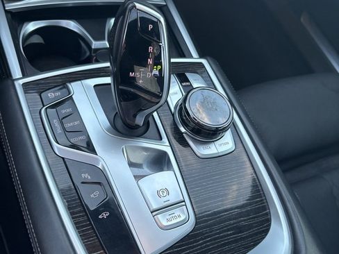 Used 2019 BMW 750i w/ Executive Package image 14