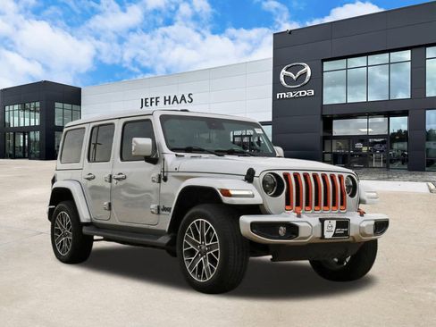 Used 2023 Jeep Wrangler Unlimited Sahara AWD/4WD image 4