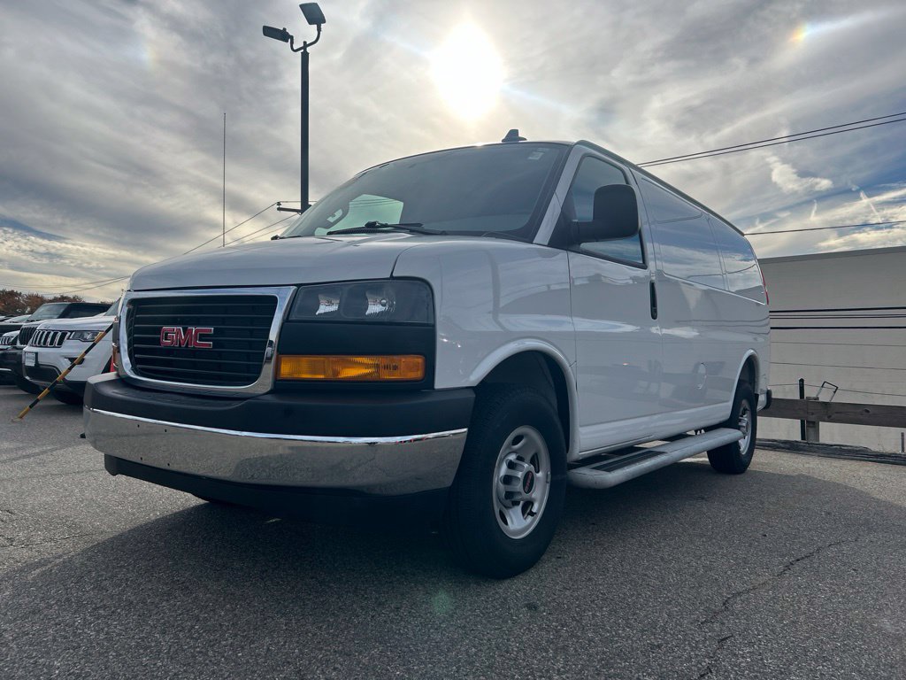 Used 2025 GMC Savana 2500 w/ Driver Convenience Package RWD image 3