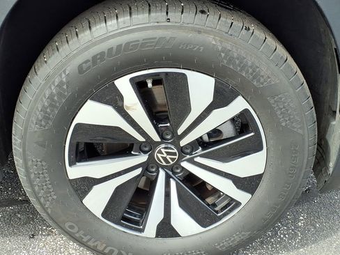 Used 2025 Volkswagen Atlas SE AWD/4WD image 18