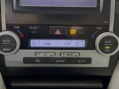 Used 2012 Toyota Camry XLE image 25