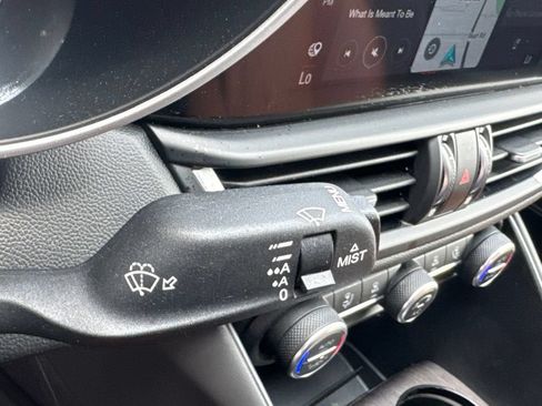 Used 2022 Alfa Romeo Giulia Ti AWD/4WD image 39