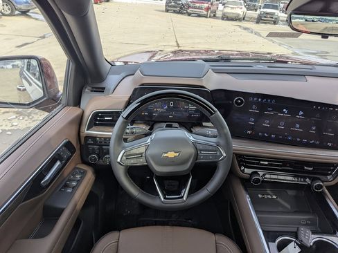 New 2026 Chevrolet Suburban High Country image 3