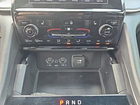 Used 2024 Jeep Grand Cherokee L Altitude AWD/4WD image 29