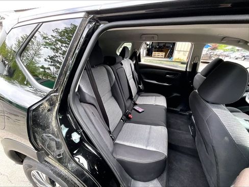 Used 2022 Nissan Rogue SV AWD/4WD image 16
