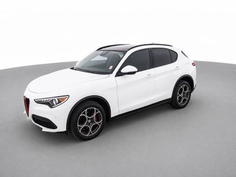 Used 2018 Alfa Romeo Stelvio Sport w/ Quick Order Package 22J Sport AWD/4WD image 9