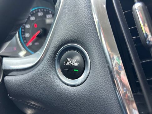Used 2020 Chevrolet Traverse LT w/ LT Premium Package FWD image 27
