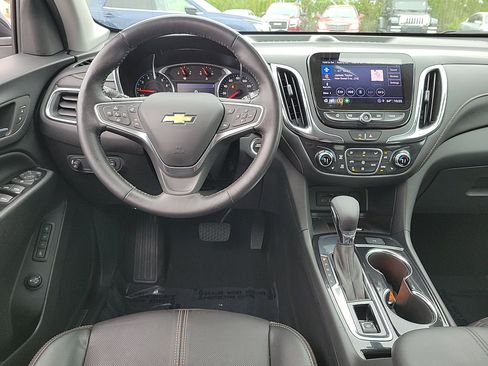 Used 2022 Chevrolet Equinox Premier w/ Redline Edition FWD image 9