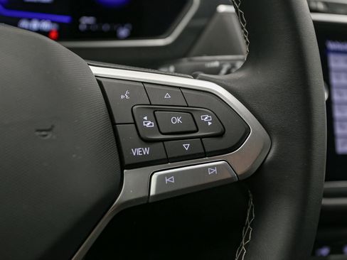 Certified 2023 Volkswagen Tiguan SE R-Line FWD image 43