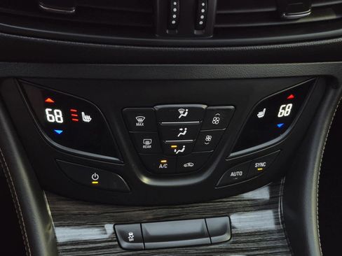 Used 2017 Buick Envision Essence image 26