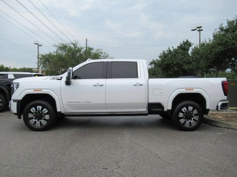 Used 2025 GMC Sierra 2500 Denali w/ Denali Reserve Package AWD/4WD image 4
