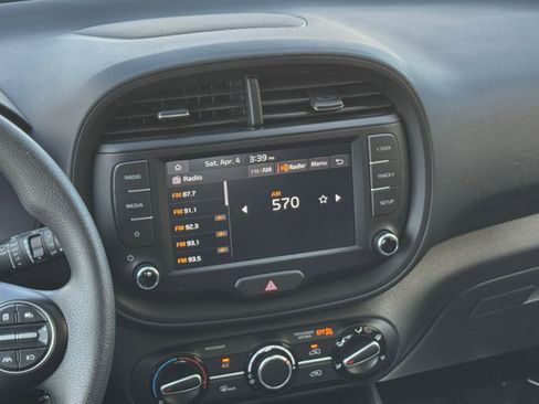 Used 2025 Kia Soul LX w/ LX Technology Package image 17