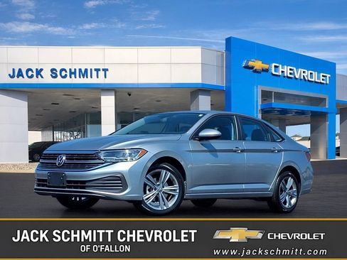 Used 2024 Volkswagen Jetta SE FWD image 1