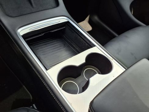 Used 2024 Tesla Model Y Long Range AWD/4WD image 26