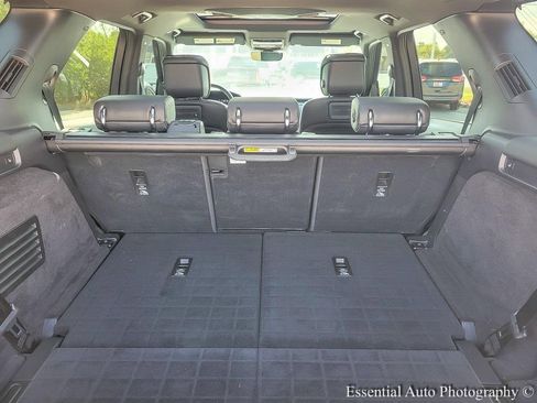 Used 2024 Land Rover Discovery Dynamic SE image 22