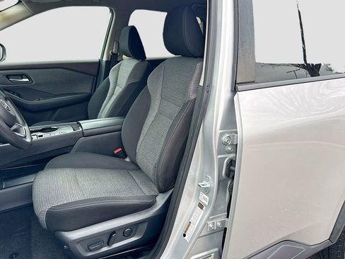 Used 2022 Nissan Rogue SV image 19