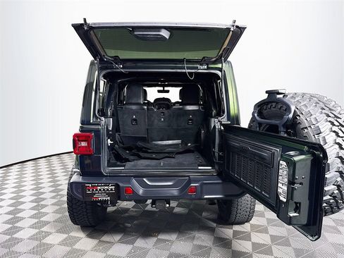 Used 2019 Jeep Wrangler Unlimited Sahara image 25