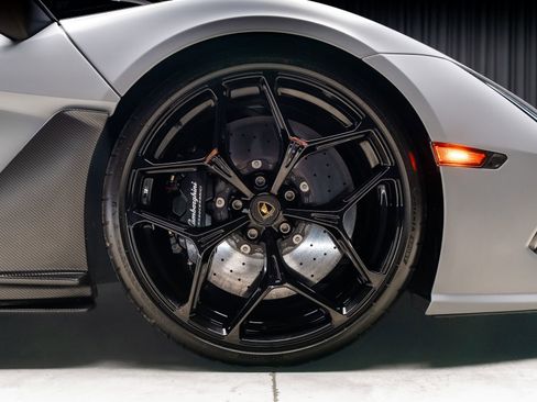 Used 2024 Lamborghini Revuelto AWD/4WD image 4