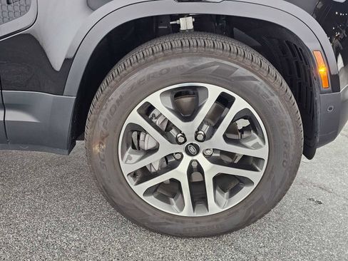 Used 2025 Land Rover Defender 130 S image 9