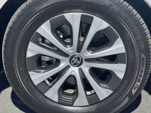 Used 2021 Toyota Prius Prime XLE image 7