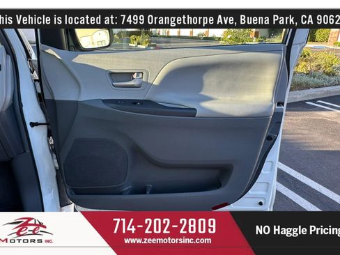 Used 2017 Toyota Sienna LE FWD image 49