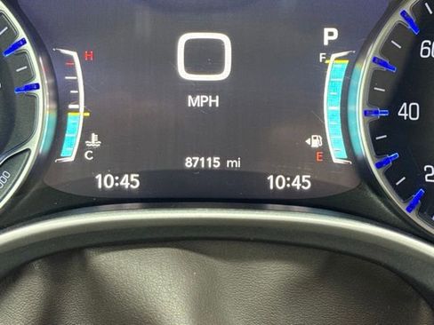 Used 2021 Chrysler Pacifica Touring-L FWD image 22