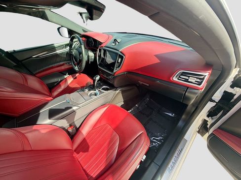 Used 2022 Maserati Ghibli Modena Q4 AWD/4WD image 32