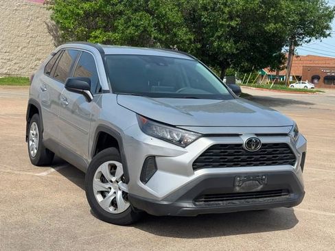 Used 2019 Toyota RAV4 LE w/ Carpet Mat Package image 1