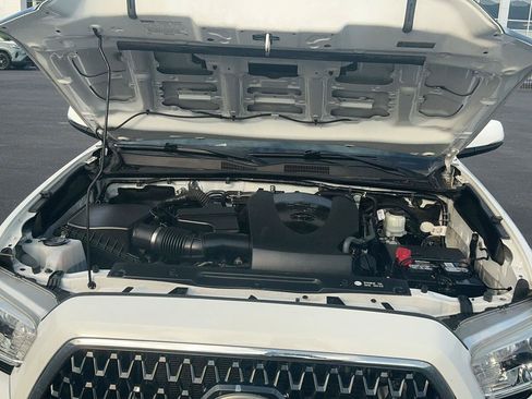 Used 2019 Toyota Tacoma TRD Sport AWD/4WD image 36