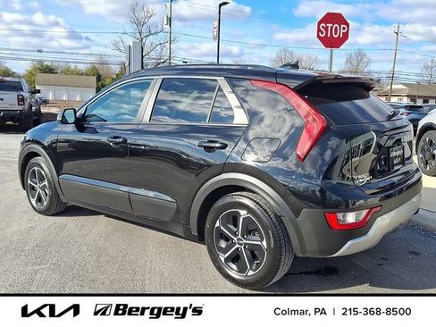 Used 2023 Kia Niro EX image 8