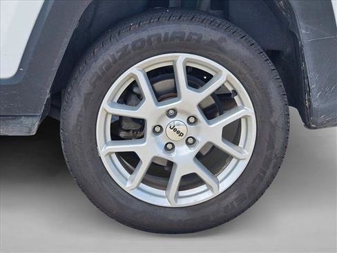 Used 2023 Jeep Renegade Latitude AWD/4WD image 14
