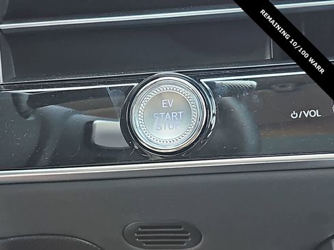 Used 2026 Genesis Electrified GV70 image 32