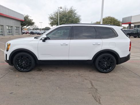 Used 2022 Kia Telluride EX w/ EX Premium Package image 3