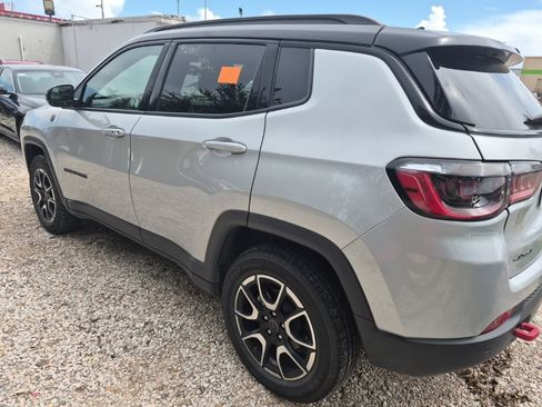 Used 2025 Jeep Compass Trailhawk AWD/4WD image 2