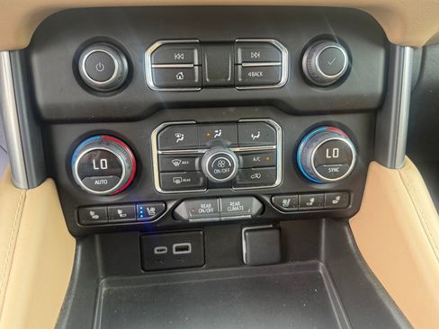 Used 2024 Chevrolet Suburban Premier w/ Premium Package AWD/4WD image 12