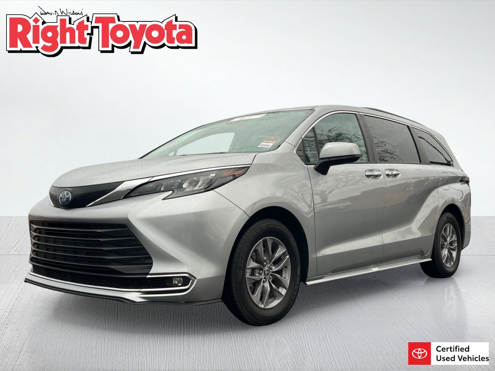 Certified 2024 Toyota Sienna XLE FWD image 1