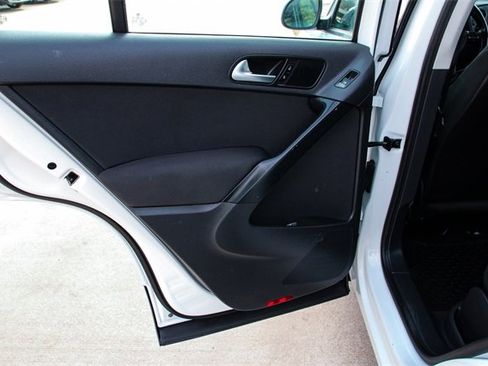 Used 2018 Volkswagen Tiguan Limited image 36