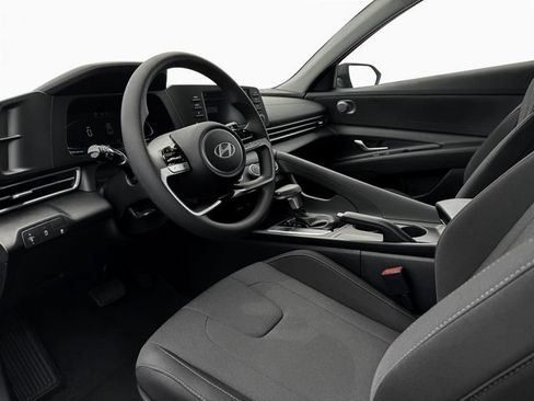 New 2025 Hyundai Elantra SE image 14