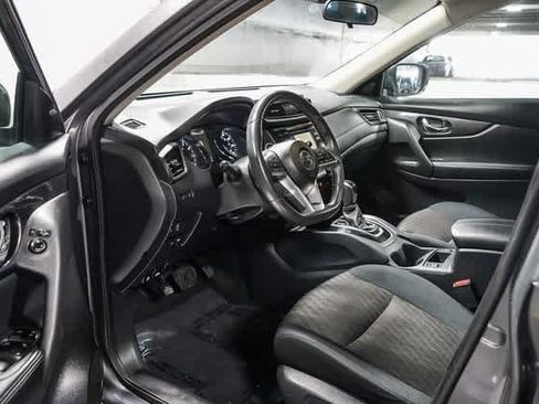 Used 2017 Nissan Rogue SV image 17