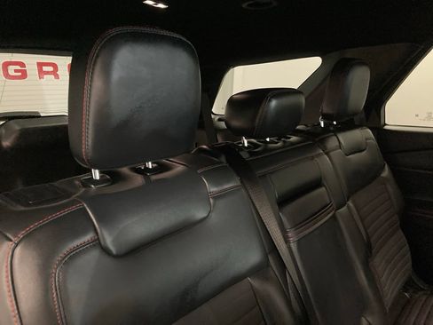 Used 2025 Ford Explorer ST-Line w/ ST-Line Street Pack AWD/4WD image 45