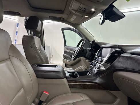 Used 2017 Chevrolet Suburban LT w/ Luxury Package AWD/4WD image 23
